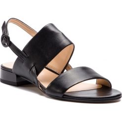 Sandały HÖGL - 7-101110 Black 0100. Czarne klapki damskie HÖGL, bez wzorów, ze skóry, bez obcasa, na obcasie. W wyprzedaży za 339,00 zł.
