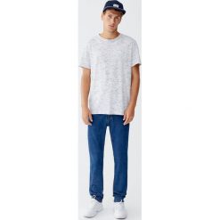 Koszulka basic z marmurkowym efektem i krótkim rękawem. Brązowe koszulki męskie Pull&Bear, m, bez wzorów, bez kołnierzyka, z krótkim rękawem, krótkie. Za 39,90 zł.
