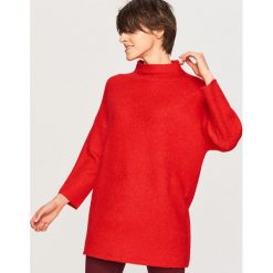 Sweter ze stójką - Czerwony. Czerwone swetry klasyczne damskie Reserved, m, ze stójką. Za 79,99 zł.