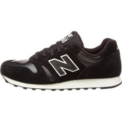 Skórzane sneakersy w kolorze czarnym. Czarne trampki i tenisówki damskie New Balance, bez wzorów, na sznurówki. W wyprzedaży za 199,95 zł.