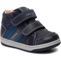 Sneakersy GEOX - B N.Flick B.C B41LC 022AU CF44R D Navy/Dkroyal. Niebieskie trampki chłopięce Geox, bez wzorów, z zamszu, bez zapięcia. W wyprzedaży za 189,00 zł.