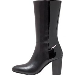 Mint&berry Kozaki black. Czarne bez kategorii marki mint&berry, z materiału. W wyprzedaży za 209,50 zł.