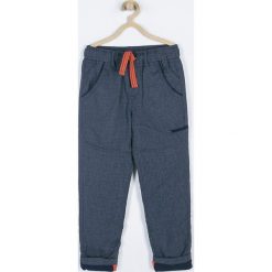 Coccodrillo - Spodnie dziecięce 92-122 cm. Szare spodnie chłopięce marki COCCODRILLO, bez wzorów, z tkaniny, casualowe. W wyprzedaży za 54,90 zł.
