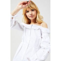 Koszula z ozdobnymi rękawami. Koszule damskie Moodo, s, bez wzorów, bez kołnierzyka, bez rękawów. Za 19,99 zł.