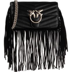 Torebka PINKO - Love Wallet Fringes C PE 20 PLTT 1P21PN Y675 Black Z99. Czarne torebki klasyczne damskie Pinko, bez wzorów, ze skóry, klasyczne, na ramię, bez dodatków. W wyprzedaży za 629,00 zł.