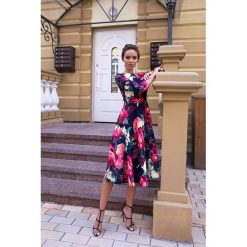 Sukienka VERLEN. Sukienki damskie Sukienka VERLEN, s, bez wzorów, bez kołnierzyka, bez rękawów, długie. W wyprzedaży za 99,00 zł.