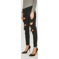 Guess Jeans - Jeansy Marylin 3 Zip. Czarne jeansy damskie z obniżonym stanem. W wyprzedaży za 449,90 zł.