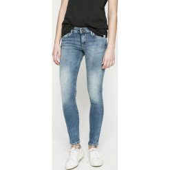 Pepe Jeans - Jeansy Lola. Niebieskie jeansy damskie rurki Pepe Jeans, z bawełny. W wyprzedaży za 239,90 zł.