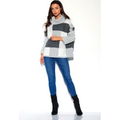 Sweter z golfem w kratę. Sukienki damskie e-margeritka.pl, bez wzorów, ze splotem, z golfem, z długim rękawem, długie, mini. Za 159,99 zł.