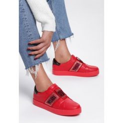 Czerwone Sneakersy Move Around. Czerwone buty sportowe damskie Renee, w paski, sportowe. Za 59,99 zł.