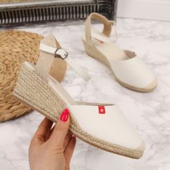 Sandały espadryle na koturnie białe Big Star FF274546 - biały. Białe espadryle damskie BIG STAR, bez wzorów, retro, bez obcasa, na koturnie, bez zapięcia. Za 55,00 zł.