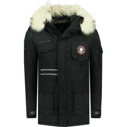 Kurtka zimowa w kolorze granatowym. Niebieskie płaszcze męskie Canadian Peak, na zimę, s, z aplikacjami, bez kaptura. W wyprzedaży za 429,95 zł.