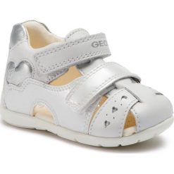 Sandały GEOX - B Kaytan G.A B9251A 044HI C0007 M White/Silver. Białe sandały dziewczęce Geox, ze skóry ekologicznej, bez zapięcia. W wyprzedaży za 169,00 zł.