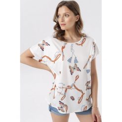 Biała Bluzka Poreigenia. Białe bluzki damskie Born2be, xl, bez wzorów, bez kołnierzyka, bez rękawów. W wyprzedaży za 39,99 zł.