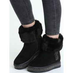 Czarne Śniegowce Assumption. Czarne buty zimowe damskie marki TOMMY HILFIGER, z materiału. Za 129,99 zł.