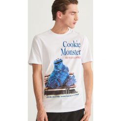 T-shirt z nadrukiem - Biały. Białe t-shirty męskie z nadrukiem Reserved, l. Za 59,99 zł.