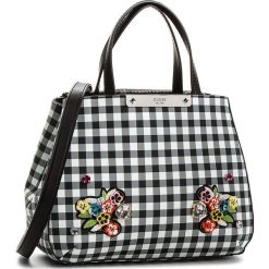 Torebka GUESS - HWGI66 93050 CHECKER. Czarne torebki klasyczne damskie marki Guess, z aplikacjami, ze skóry ekologicznej, klasyczne, na ramię, bez dodatków. W wyprzedaży za 379,00 zł.