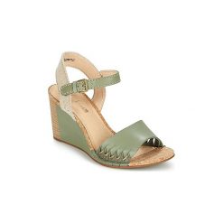 Sandały Clarks SPICED POPPY. Zielone sandały damskie Clarks, bez wzorów, bez obcasa, bez zapięcia. Za 343,20 zł.