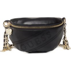 Saszetka nerka GUESS - Not Coordinated Belts BW7327 P0220 BLA. Czarne nerki damskie Guess, z aplikacjami, ze skóry ekologicznej, młodzieżowe, bez dodatków. W wyprzedaży za 379,00 zł.