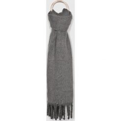 Vero Moda - Szalik. Szare szaliki damskie marki Vero Moda, bez wzorów, z poliesteru. W wyprzedaży za 39,90 zł.