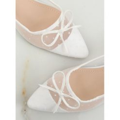 Baleriny damskie białe LT119P WHITE. Białe baleriny damskie obuwie damskie, w koronkowe wzory, z zamszu, bez obcasa. Za 65,99 zł.