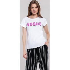 Biały T-shirt Huffy. Białe bluzki damskie Renee, s, z nadrukiem, z bawełny, z okrągłym kołnierzem. Za 49,99 zł.