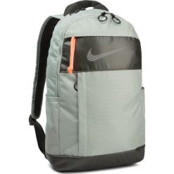 Plecak NIKE - BA6052 355 Zielony. Zielone plecaki męskie Nike, bez wzorów, z materiału, sportowe. Za 139,00 zł.
