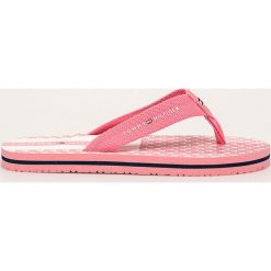 Tommy Hilfiger - Japonki dziecięce. Różowe sandały dziewczęce TOMMY HILFIGER, z gumy, bez zapięcia. Za 129,90 zł.
