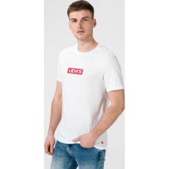 Levi's® Boxtab Graphic Koszulka Biały. Białe podkoszulki męskie s, z nadrukiem, z bawełny, z krótkim rękawem. Za 102,95 zł.