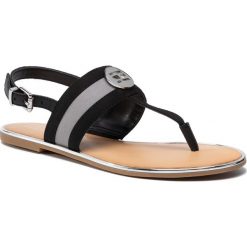 Sandały TOMMY HILFIGER - Th Round Hardware Flat Sandal FW0FW04351 Black BEH. Czarne klapki damskie TOMMY HILFIGER, z aplikacjami, ze skóry ekologicznej, bez obcasa. W wyprzedaży za 209,00 zł.