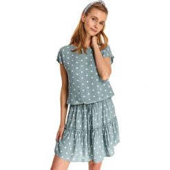 Luźna bluzka w groszki z wiązaniem na dole. Zielone bluzki damskie DRYWASH, w grochy, wakacyjne, bez kołnierzyka, bez rękawów. Za 69,99 zł.