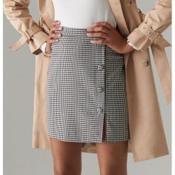 Mini spódnica w pepitkę - Czarny. Czarne spódniczki damskie Mohito, bez wzorów, mini. Za 119,99 zł.