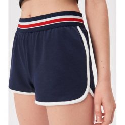 Dresowe szorty z lamówką - Granatowy. Niebieskie szorty damskie Sinsay, s, bez wzorów, z dresówki. Za 39,99 zł.