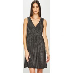 Only - Sukienka. Czarne sukienki damskie ONLY, na co dzień, bez wzorów, z elastanu, casualowe, bez kołnierzyka, bez rękawów, midi, rozkloszowane. Za 159,90 zł.
