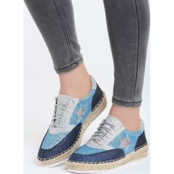 Niebieskie Espadryle Lukrec. Niebieskie espadryle damskie Born2be, bez wzorów, ze skóry, bez obcasa, na płaskiej podeszwie. Za 59,99 zł.