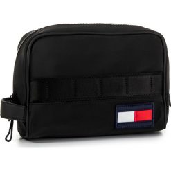 Kosmetyczka TOMMY HILFIGER - Tommy Washbag AM0AM05676 BDS. Czarne kosmetyczki męskie TOMMY HILFIGER, bez wzorów, z tkaniny. Za 229,00 zł.