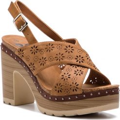 Sandały REFRESH - 69726 Camel. Pomarańczowe klapki damskie Refresh, bez wzorów, ze skóry ekologicznej, bez obcasa, na obcasie. W wyprzedaży za 149,00 zł.