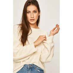 Answear - Sweter. Białe swetry damskie ANSWEAR, s, bez wzorów, z elastanu, bez rękawów, bez kaptura. W wyprzedaży za 49,90 zł.