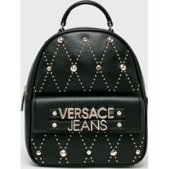 Versace Jeans - Plecak. Czarne plecaki damskie Versace Jeans, z aplikacjami, z poliesteru. W wyprzedaży za 539,90 zł.