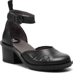 Sandały FLY LONDON - Cemifly P144434000 Black. Czarne klapki damskie marki Fly London, bez wzorów, ze skóry, bez obcasa, na obcasie. Za 469,00 zł.