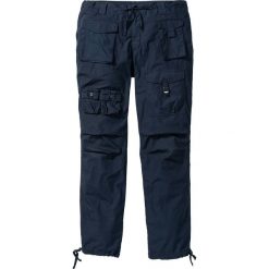 Spodnie bojówki Loose Fit bonprix ciemnoniebieski. Niebieskie bojówki męskie bonprix. Za 79,99 zł.
