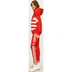 Adidas Originals - Bluza. Czerwone bluzy damskie adidas Originals, z aplikacjami, z bawełny, bez rękawów, z kapturem. W wyprzedaży za 229,90 zł.