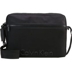 Calvin Klein ALEC Torba na laptopa black. Czarne torby na ramię męskie marki Calvin Klein. W wyprzedaży za 383,20 zł.