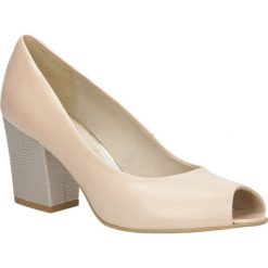 Beżowe czółenka skórzane peep toe na szerokim ozdobnym obcasie casu cas001. Brązowe czółenka damskie Casu, na co dzień, bez wzorów, ze skóry, z otwartym noskiem, bez obcasa, na obcasie. Za 299,99 zł.