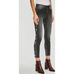 Trendyol - Jeansy. Szare jeansy damskie marki Trendyol, z haftami, z elastanu. W wyprzedaży za 99,90 zł.