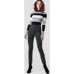 NA-KD Jeansy z wysokim stanem - Grey. Szare jeansy damskie z wysokim stanem marki NA-KD, z elastanu. Za 121,95 zł.