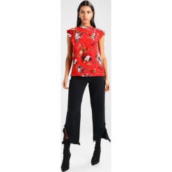 Bluzki asymetryczne: Oasis SCALLOP NECKBOUQUET RUFFLE SHELL Bluzka red
