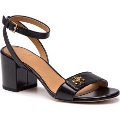 Sandały TORY BURCH - Kira 65mm Sandal 53614 Perfect Black/Perfect Black 004. Czarne klapki damskie Tory Burch, bez wzorów, ze skóry, bez obcasa, na obcasie. W wyprzedaży za 979,00 zł.