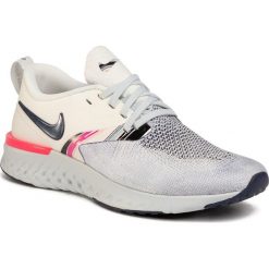 Buty NIKE - Odyssey React 2 Flyknit Prm AV2608 146 White/Blue Void/Hyper Pink. Białe buty sportowe damskie Nike, bez wzorów, ze skóry ekologicznej, sportowe, do biegania. W wyprzedaży za 419,00 zł.