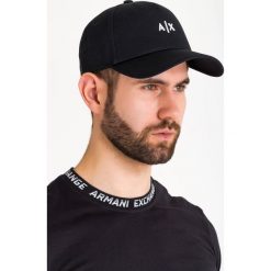CZAPKA Z DASZKIEM armani exchange. Czarne czapki męskie Armani Exchange, bez wzorów, z bawełny. Za 149,00 zł.